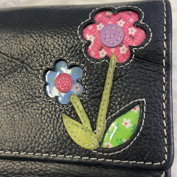 Black Pebble Leather Embroidered Flower Trifold Wallet - Picture 5 of 5